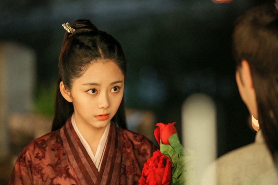 《以家人之名》演員古裝vs時裝：譚松韻(李尖尖)《錦衣之下》