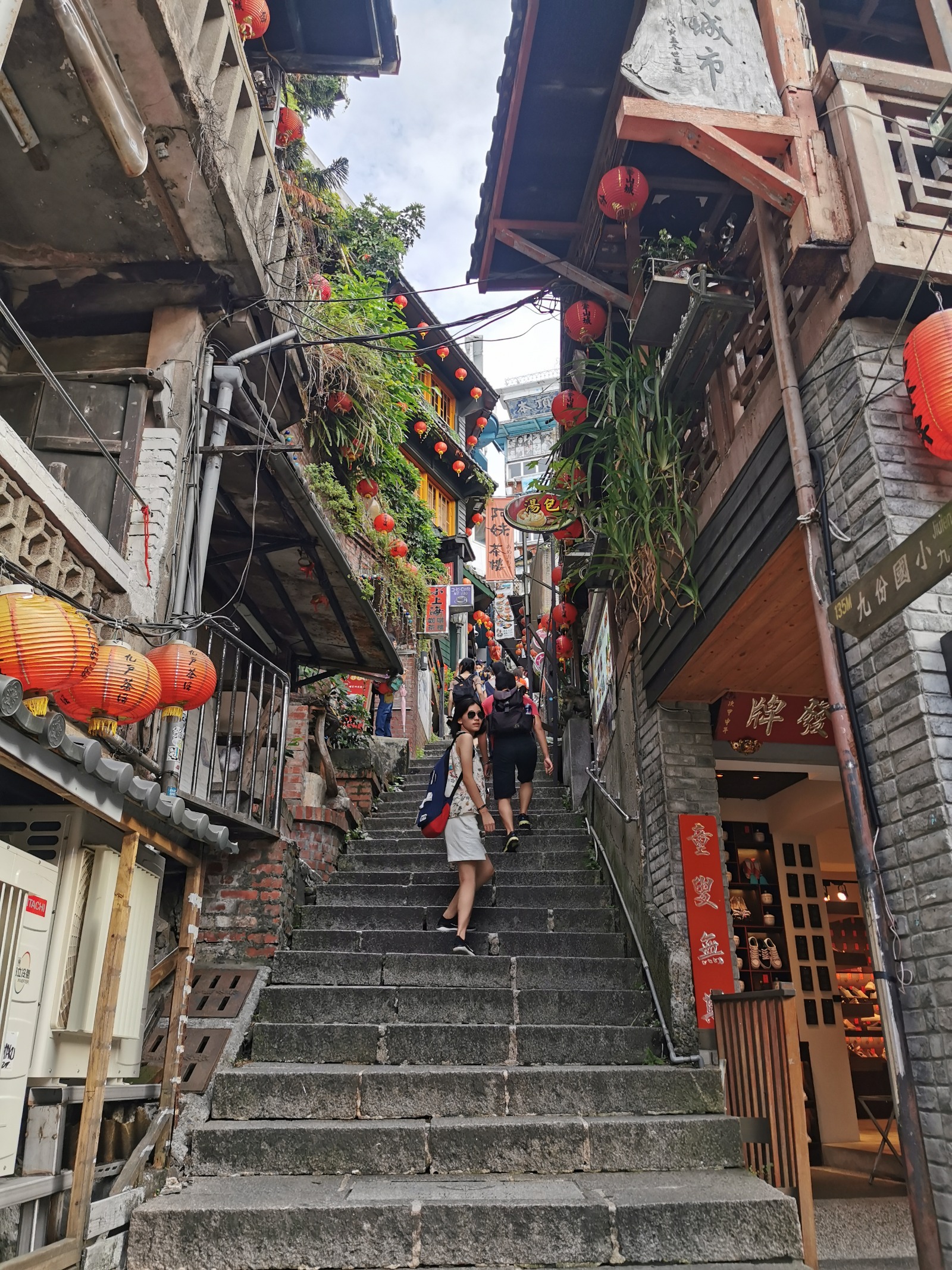 &#x4E5D;&#x4EFD;&#x8001;&#x8857;&#xFF08;&#x5716;&#x7247;&#x4F86;&#x6E90;/LINE&#x71B1;&#x9EDE;&#x7528;&#x6236;&#xFF09;