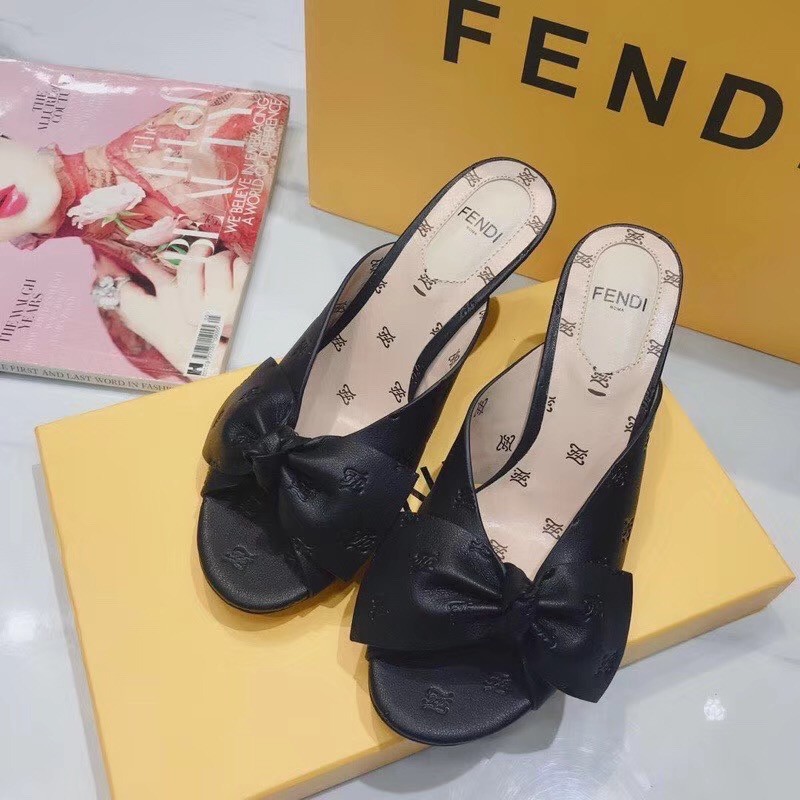0331 FENDI芬迪20代購真皮壓印logo蝴蝶機中跟露趾拖鞋 休閒外穿高跟涼拖鞋