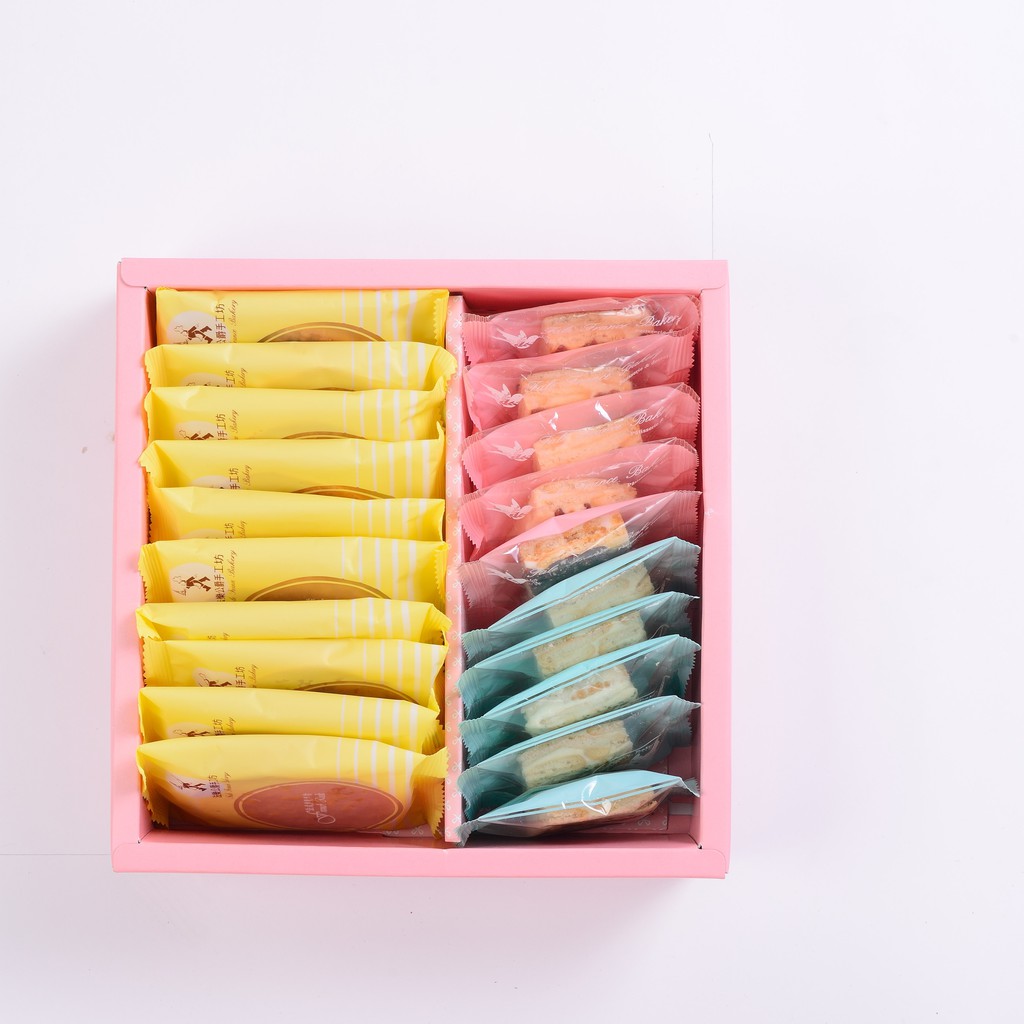 品牌：法樂公爵手工坊2.品名：《法樂公爵》玫瑰香榭禮盒-C款(20入/盒)3.成分：法式焦糖烤片：鮮奶油 小麥粉 砂糖 牛奶 麥飴 海藻糖 有鹽奶油 煉乳 奶油抽取物布蕾派：高級奶粉 法國奶油 海藻糖