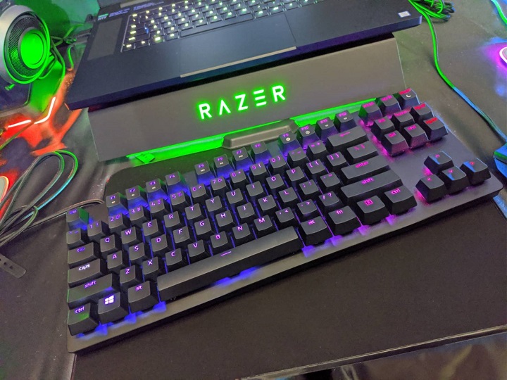 Razer Blade Stealth 13 全球最最輕薄電競筆電登台，同步展示 Viper 電競滑鼠、Huntsman TE 電競鍵盤