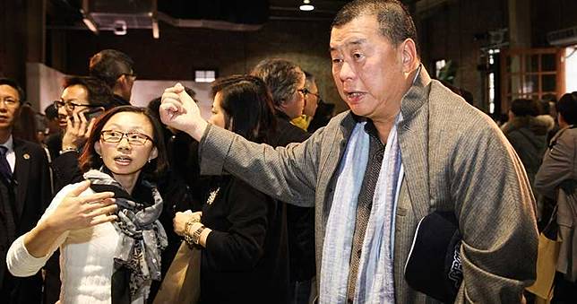 黎智英、2名子凌晨被捕！　港首用安法：涉勾外力