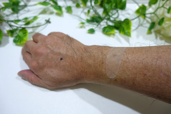 舒利渼SureMed超薄型傷口隱形貼，傷口怕碰水?傷口怕留疤?舒利渼人工皮OK蹦防水、透氣、很薄、服貼，最長可貼5天洗澡、游泳都OK 