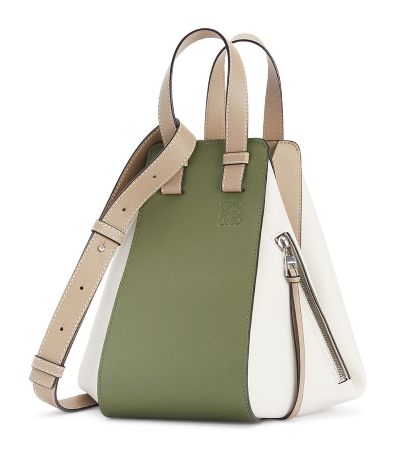 Thanks to its unexpected and unique design, the LOEWE Hammock bag has become one of the Spanish Hous