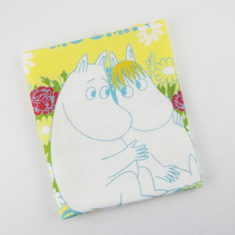 【商品特色】 **Moomin是芬蘭女作家朵貝·楊笙(Tove Jansson)筆下的童話小說系列。** Moomin家族有著圓潤的身型，像極了河馬，但他們可是一群千奇百怪的精靈，住在芬蘭森林裏的姆明