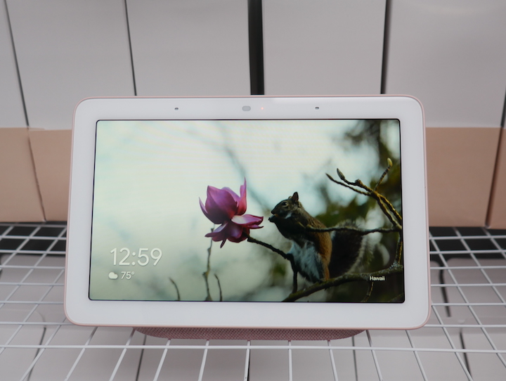Google Home Hub 智慧顯示器動眼看：可愛外型內裝 Google 助理、用語音代替操控