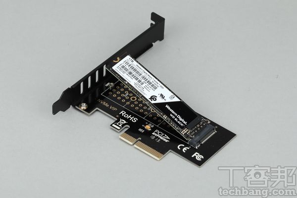 如果電腦中並沒有M.2規格插槽的話，也可透過轉接卡的方式來進行安裝。