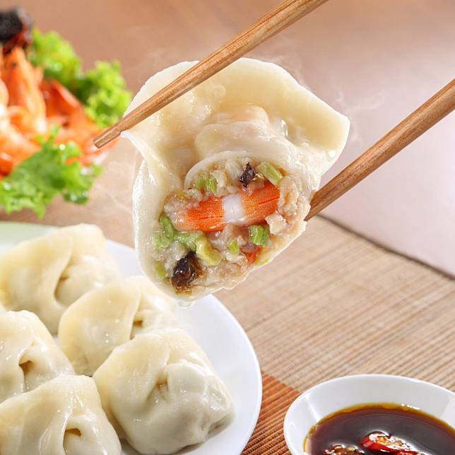 ▲源自於東湖王家水餃，內餡飽滿吃起來超滿足。(圖/餃子樂)