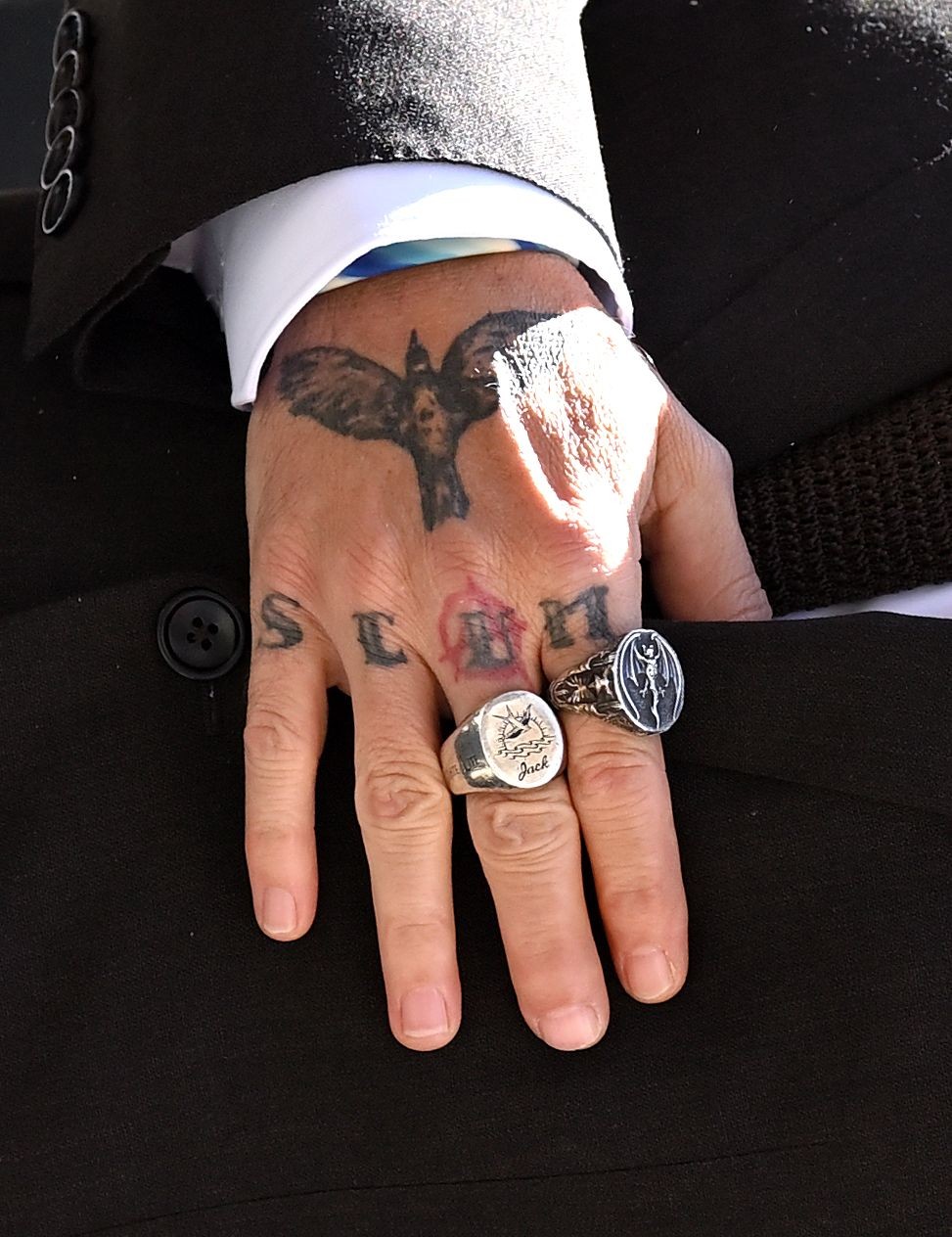 恋人への愛を タトゥー で表現 破局後修正したセレブたち