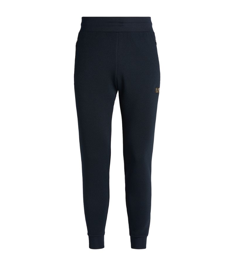 Boasting effortless expertise in off-duty attire, Emporio Armani presents this sporty silhouette to 