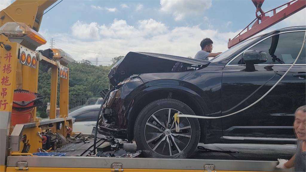 國1休旅車高速撞緩撞車 自動輔助駕駛釀禍 民視新聞網 Line Today