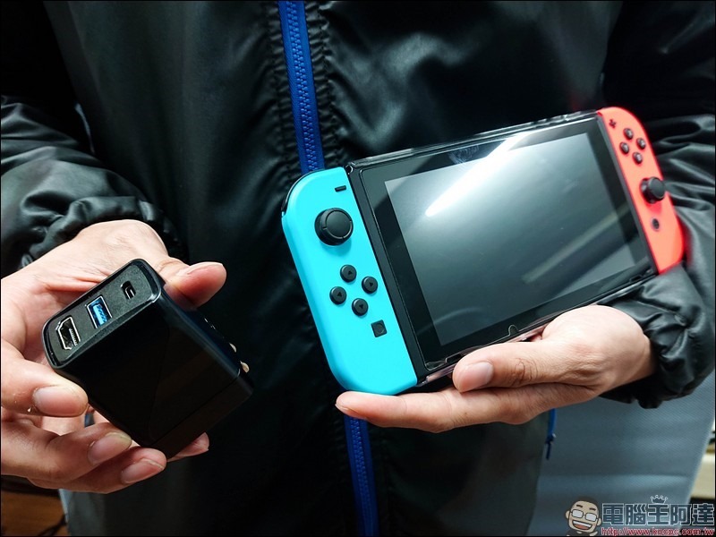 GENKI Dock 開箱，結合充電、螢幕輸出功能，體積還比原廠底座小