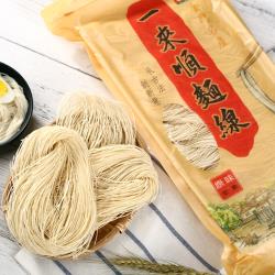 ◎金門當地得天獨厚的氣候，麵線引用金門純淨水質，透過風及陽光自然曝曬乾燥而成，無添加漂白劑及防腐劑，別於現代加工麵線使用重鹽與麵粉烘製，一來順麵線全是靠氣候自然曝曬，因此沒有過量的鹽分及麵分。|◎|◎