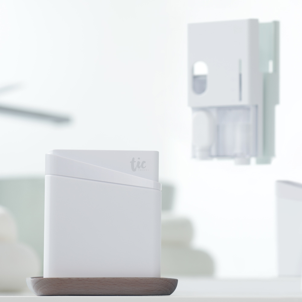 6合1多功能整合設計外宿,旅行,露營個人衛生好幫手矩形外型收納省行李空間減少使用一次性盥洗用具兼顧環保及方便性旅行不需再忍受邊刷邊掉刷毛的一次性劣質牙刷持續使用合適的牙膏維持口腔健康可隨時整理儀容,剔