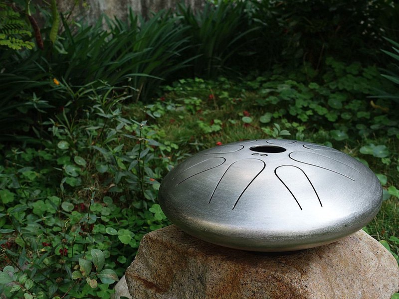 無需高深技巧的音樂底子， 只想來放鬆，把壓力在擊鼓的當中卸除掉。 天鼓是無論有沒有音樂背景的男女老少都能玩的樂器， 大部分都能在短時間內學習演奏出即興的旋律。 來上課無需自備天鼓。