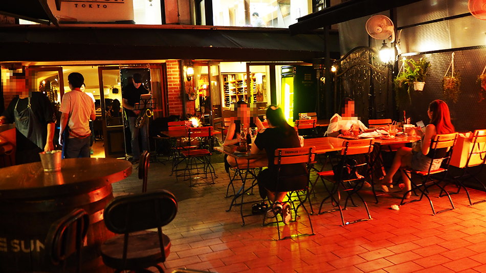 Plan B 歐陸街頭市集小酒館,東區現場演奏餐廳,忠孝敦化現場演奏餐廳,歐式酒窖餐廳,熱紅酒餐廳,東區露天酒館,ZARA