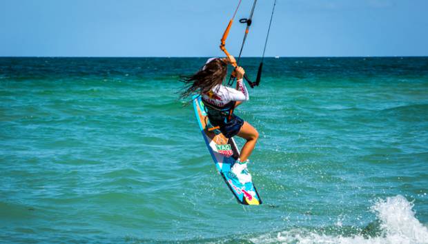 Mengenal Atlet Kitesurfing Cantik, Gisela Pulido