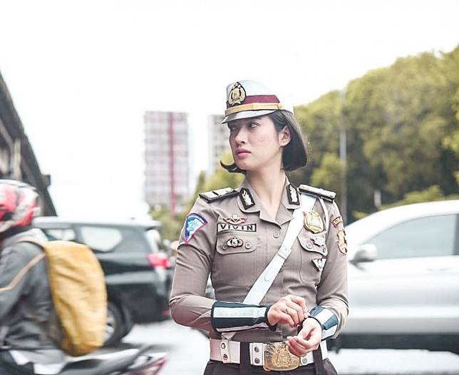 Potret Iptu Vivin yang disebut mirip dengan Nabila Syakieb. (Instagram/vivin.fy)