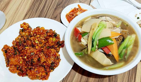 【台北美食】父子廚房-1碗麵2個人也吃不完！陽明山裡CP值最高的韓式中華餐廳