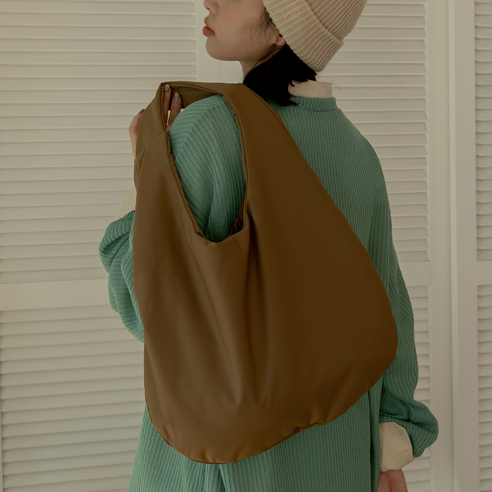 簡約素面設計尼龍肩背包 兩色售