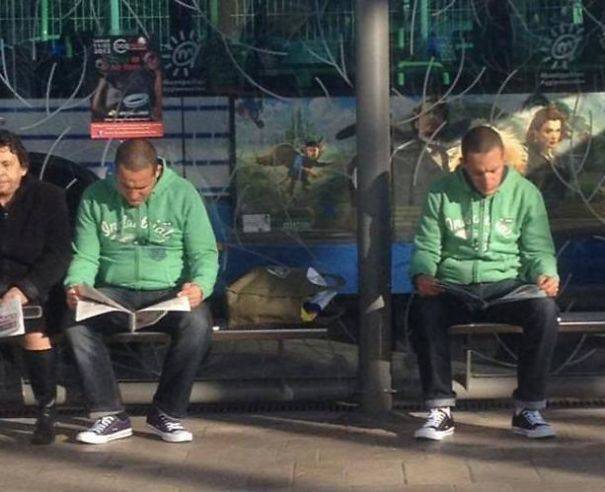 18 Momen 'Kebetulan Kembar' Itu Ada di Mana-mana, Pernah Ngalamin?