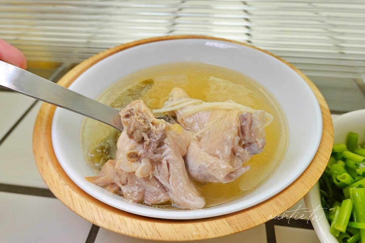 信義區吃得到10元滷肉飯？IG暴紅碗公滷肉飯CP值超高，搭辣椒雞湯免百元吃飽