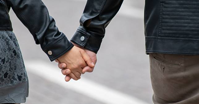 人夫求婚答應給800萬　網美感動與他「床上纏綿」竟遭散播裸照！