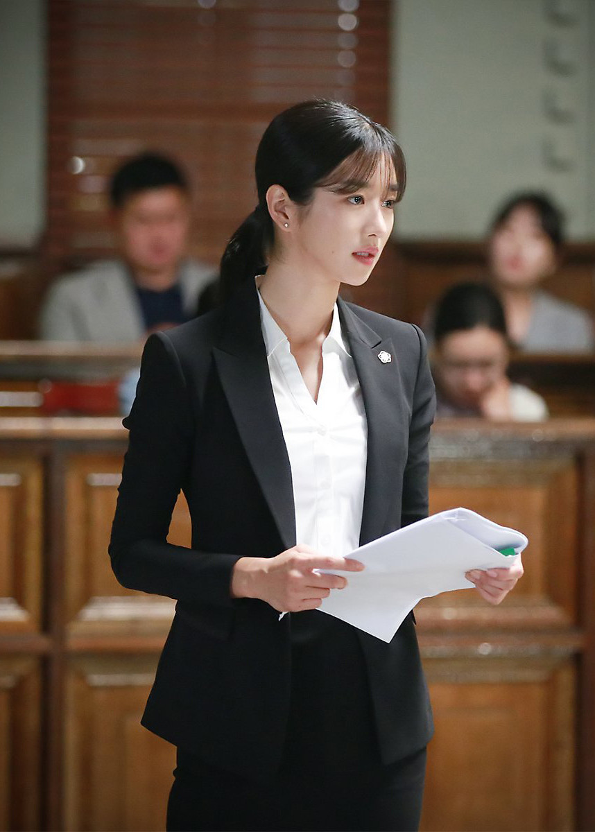 徐睿知髮型合集4：《武法律師》剪成及肩短髮，出演幹練律師！