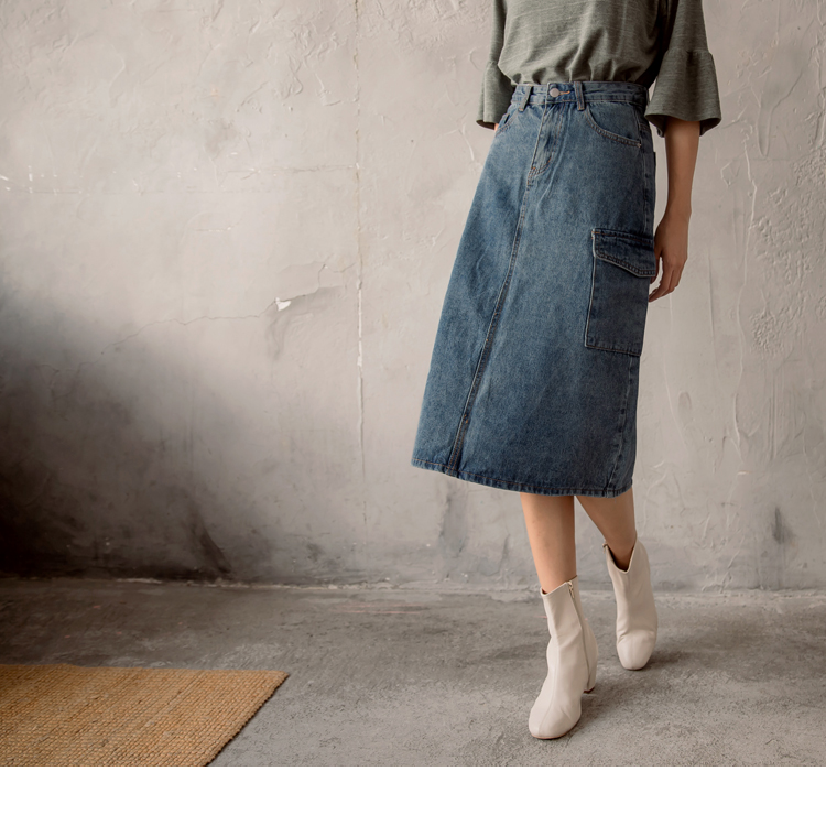 選用柔軟透氣的含棉面料，讓穿著牛仔不會感到悶熱不適，<br />修身的版型及高腰剪裁讓下身視覺上看起來更纖瘦，比例更好，<br />此款1色牛仔A字裙，不論日常活動、休閒聚會、逛街約會都好搭配的的款式。<br /><br />**************<br /><br />小提醒：<br />喜歡合身穿感建議可選購小一碼<br />腰圍非彈性範圍，為平放測量-約略適穿的範圍尺寸<br />全長量側裙長<br />深色衣物建議單獨洗滌，以翻面手洗或放洗衣袋洗較佳喔(勿用熱水)<br />並建議新品穿著前請先下水洗滌，以避免染色問題唷~