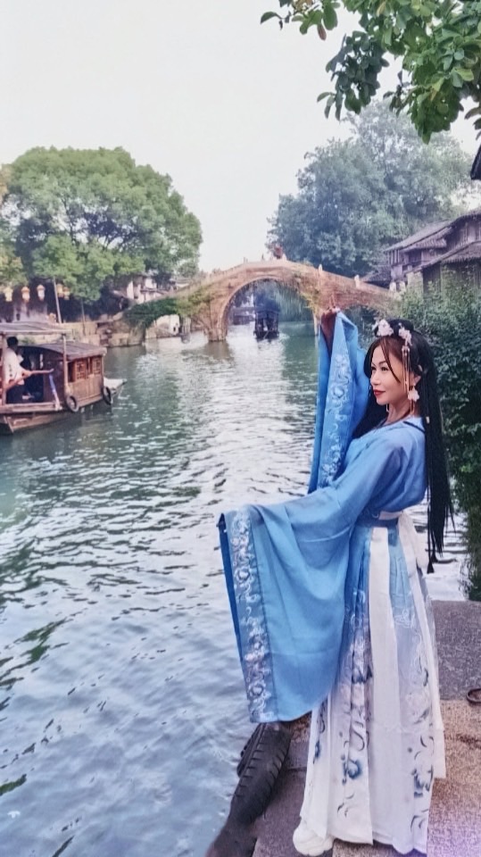 奇蹟梅子禮服舞蹈拍照各國服飾交換買賣