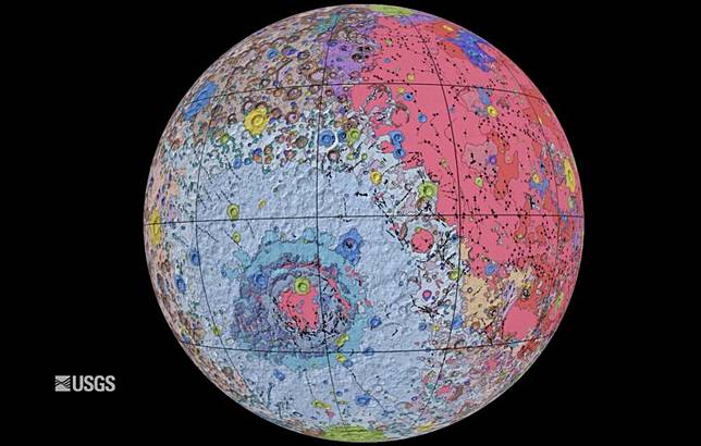 NASA首公開「月球完整地質圖」　更曝背面絢麗模樣：太扯