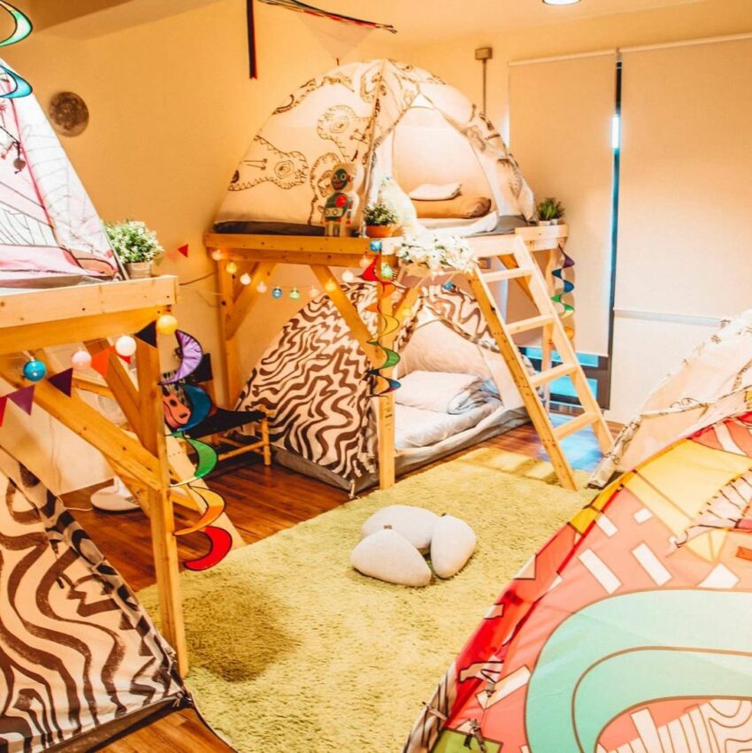 宜蘭住宿｜羅東住宿｜靈感青年旅舍提供超可愛的小木屋和帳篷房型！不只空間更大更舒適，拍照起來保證吸睛～