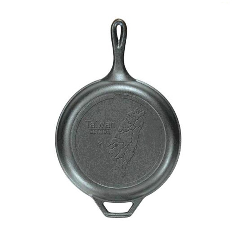 臺灣限定特別版適合長時間燉煮，可保留食材水份上蓋底部有臺灣地圖圖案，並可單獨做煎鍋使用受熱均勻，恆溫效果佳商品規格品名 Lodge 鑄鐵多用途煎鍋三件組 臺灣特別版內容量/入數 3件/組材質成分 鑄鐵