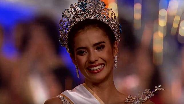 Ютуб мисс. Crowning moment #misssupranational2021.