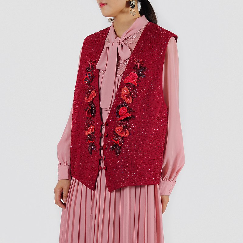 蛋植物嚴選古著，讓人著迷的使用感，特殊復古版型，來嘗試看看有別於一般成衣的服飾吧！