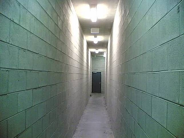 15 Gambar yang Bakal Bikin Pengidap Claustrophobia Merinding!