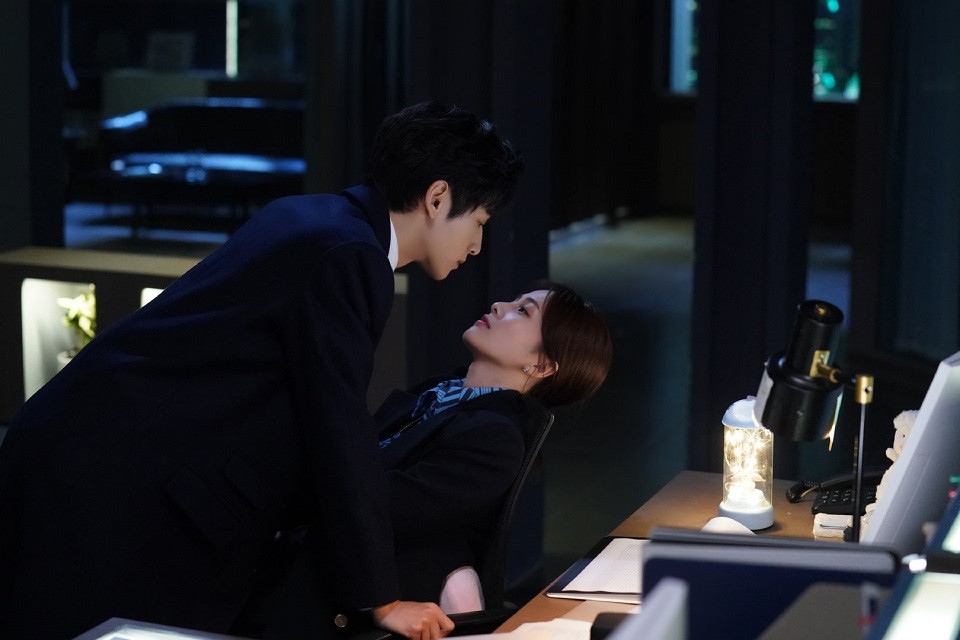 《半是蜜糖半是傷》羅雲熙&白鹿吻戲