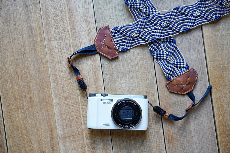 Cinturón 「帶」 由墨西哥-聖克里斯托瓦爾 的婦女所製作，用途可為單肩包帶、吉他帶、相機帶，或單純地為腰帶。 設計師後期加工皮革部份，用途一切客製化