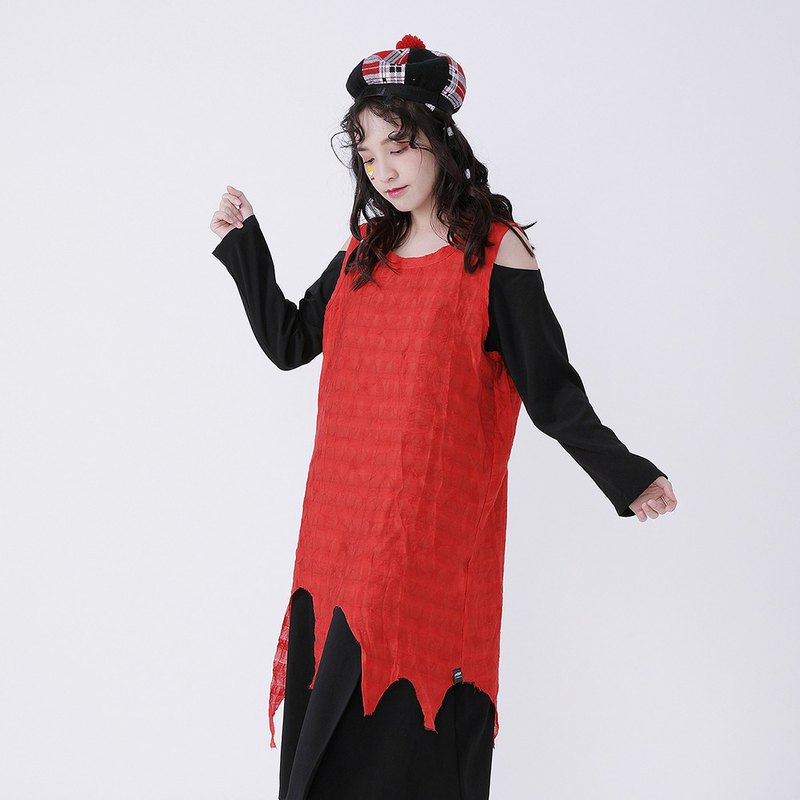 ▋作 品 設 計 說 明 ▋ 輕薄的天絲纖維材質透氣舒適， 下擺的不修邊破壞設計， 內搭或是外搭設計感的洋裝都很適合。