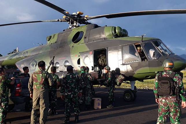 Helikopter milik TNI yang digunakan untuk mengevakuasi para korban pekerja di Nduga, Papua. (ISTIMEWA)   Artikel ini telah tayang di Kompas.com dengan judul 