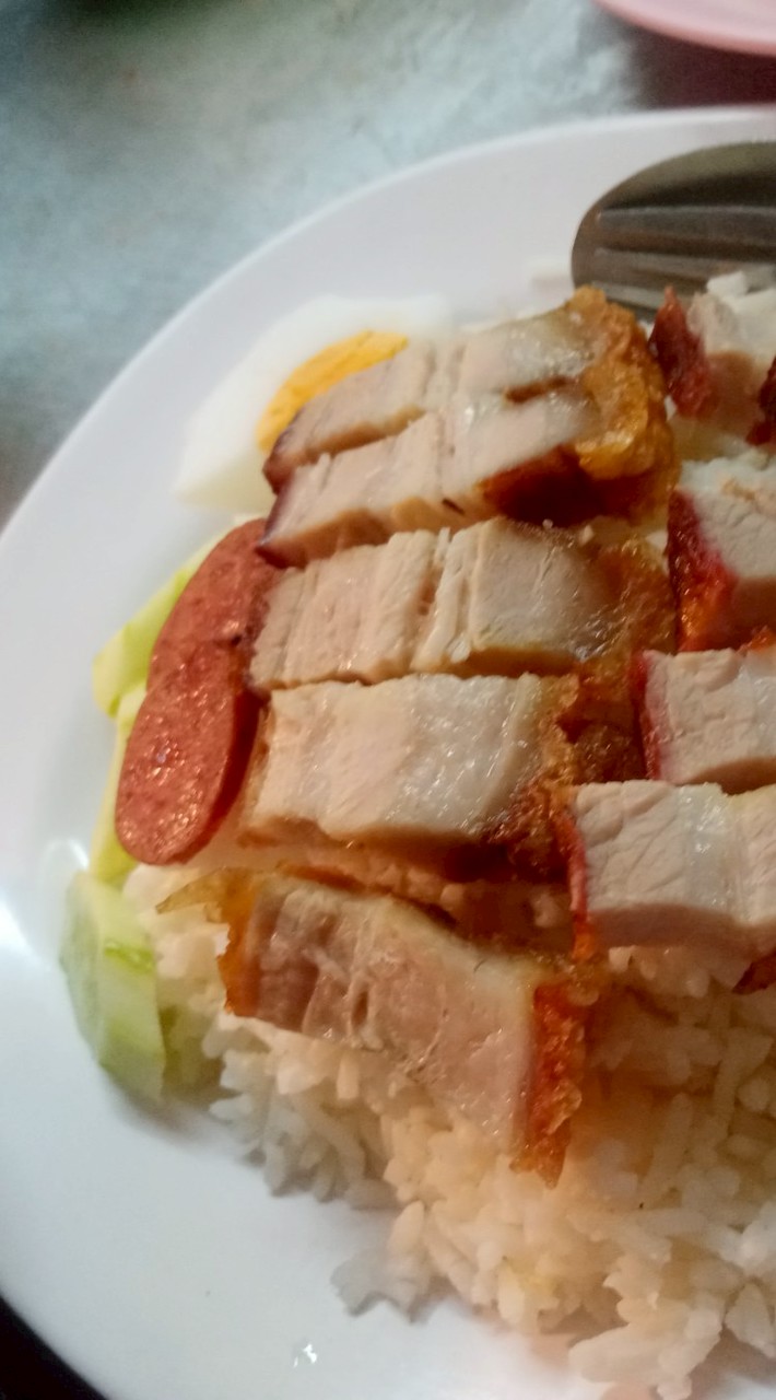 ชายสี่หมี่เกี๊ยว (ปากซอยอินฟินิตี้)​