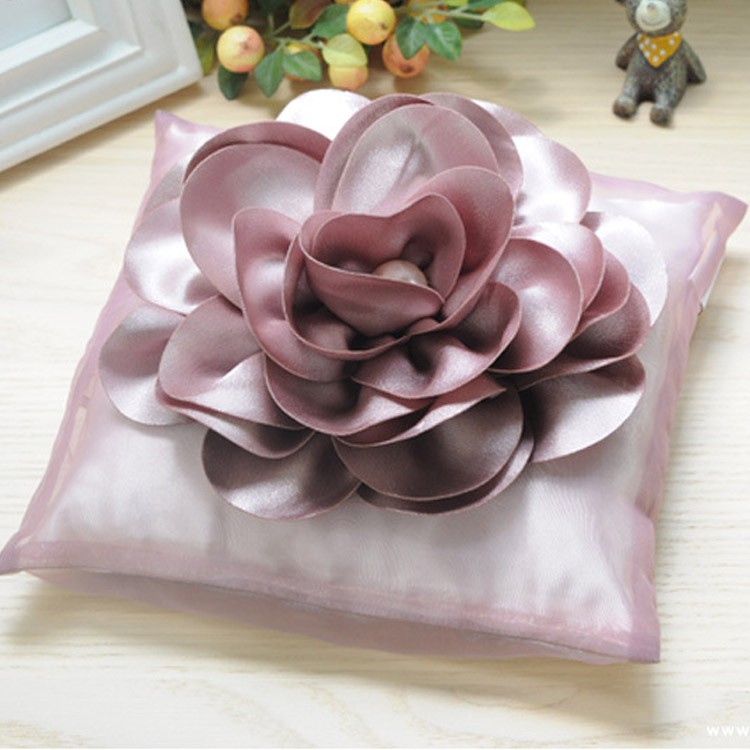 四種香味：上海灘 / 百合 / 玫瑰 / 薰衣草，只選香味，顏色隨機立體玫瑰花造型！質感超優！可放在車內、衣櫥、客廳、臥室等高質感，可提升居家品質！香味淡掉後，可噴自己喜歡的香水、香精，持續保持居家品