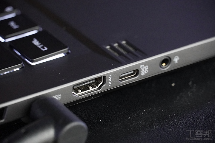 ASUS ROG Zephyrus G14 自訂跑馬燈效，沒有 RGB 燈光一樣吸睛！