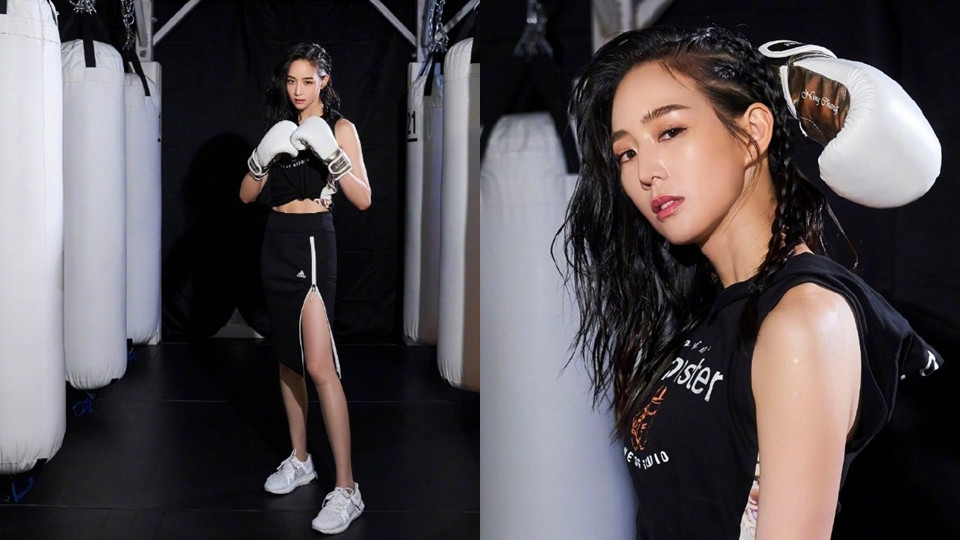 >>右滑圖片看張鈞甯開肩動作