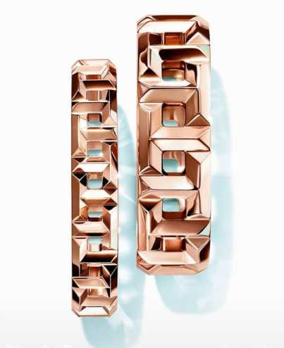 TIFFANY & CO.「T True系列」18K玫瑰金鏤空T字設計戒指╱（左）30,000元；（右）47,500元（圖╱TIFFANY & CO.提供）