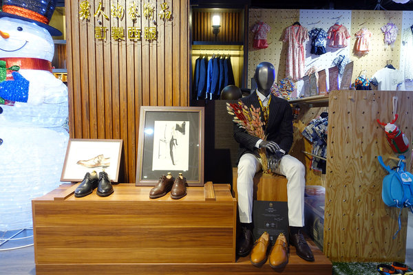 桃園西服推薦-西服先生，X-PLUS創世界服飾聯合展示會，進口日本高精密科技裁剪床、獨立設計師團隊，快速、合身的平價桃園訂製西服