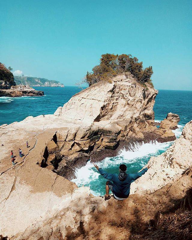 Kesejukan Gunung Hingga Panorama Pantai 15 Spot Wisata Di