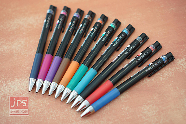新型筆尖，耐水性、耐光性墨水，筆幅0.4mm，全色系共有22色。筆蕊：LR3RF-12S3。