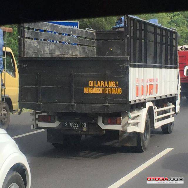 Tulisan Lucu Di Bak Truk Ada Benernya Lho