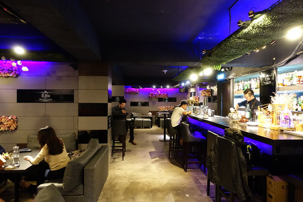 台北餐酒館聚餐-Elfin精靈餐酒館，超好拍IG網美餐酒館，水準之上的酒吧餐點，調酒超好喝的台北酒吧餐廳，台北調酒餐廳推薦